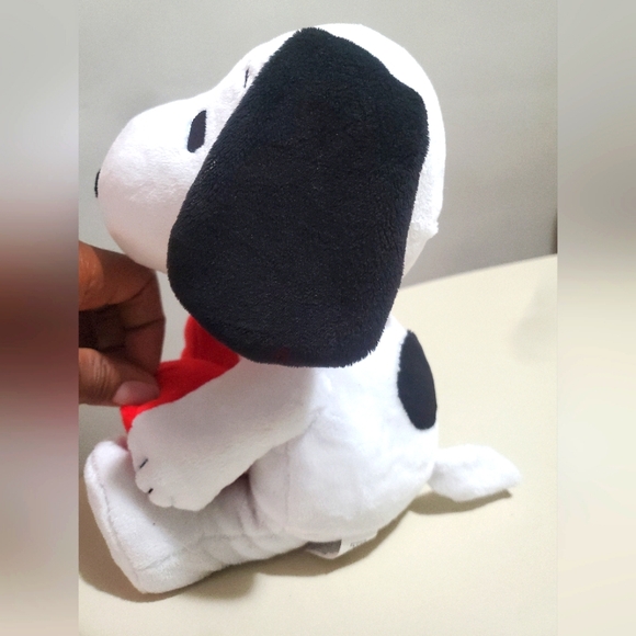 Snoopy Peanuts Be My Valentine Plush Animated SongValentines Day 2024 CVS - Picture 7 of 7